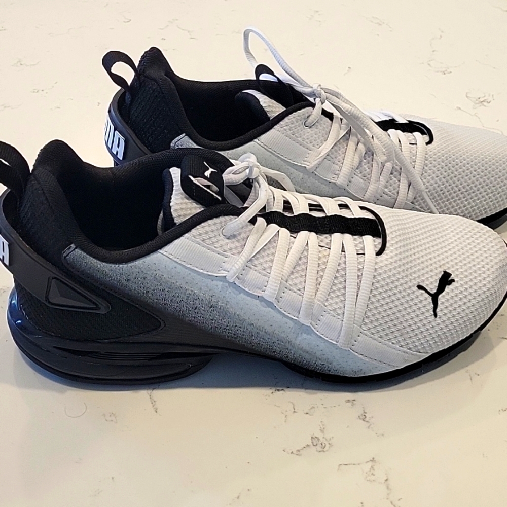 Puma Men's White and Black Sneakers Sz 9.5